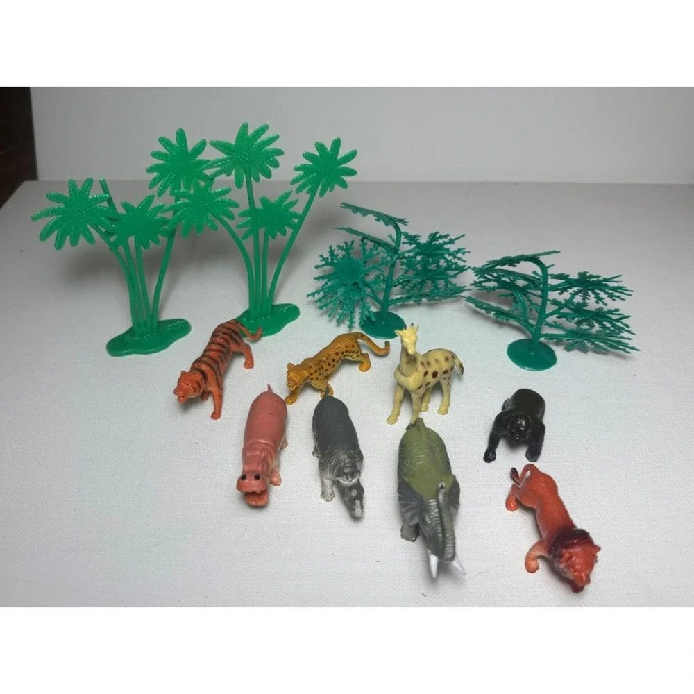 Vintage Lot of Various Sizes and Types Dinosaurs, Volcano & Vegetation HAS BOX